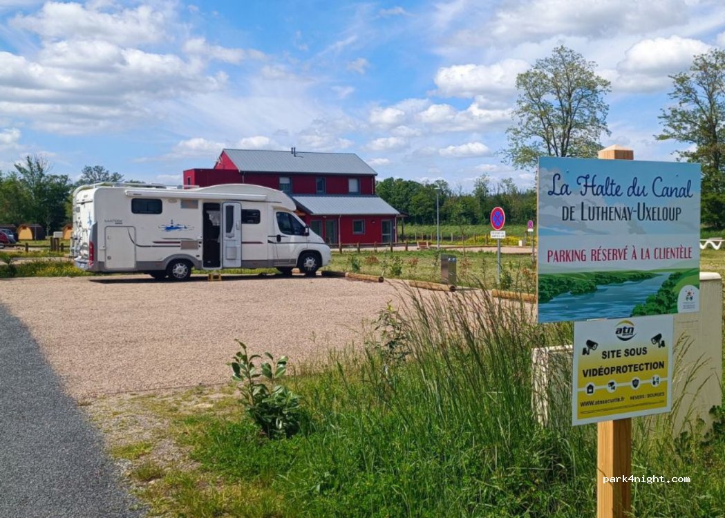 La halte du canal de Luthenay-Uxeloup — foto 3