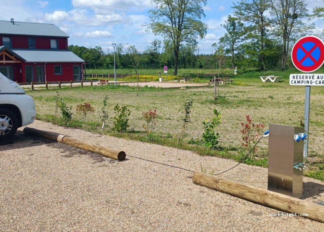 La halte du canal de Luthenay-Uxeloup — foto 4