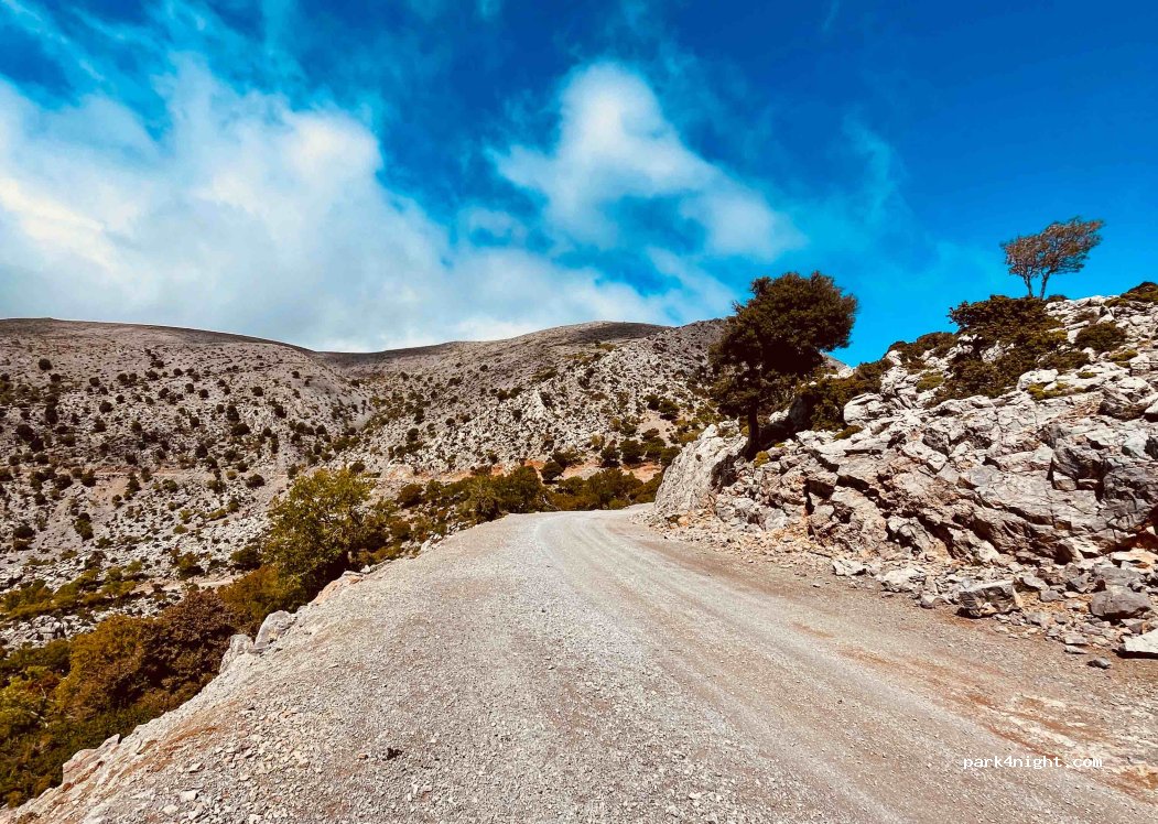 (700 03) Rouvas - Unnamed Road — foto 2
