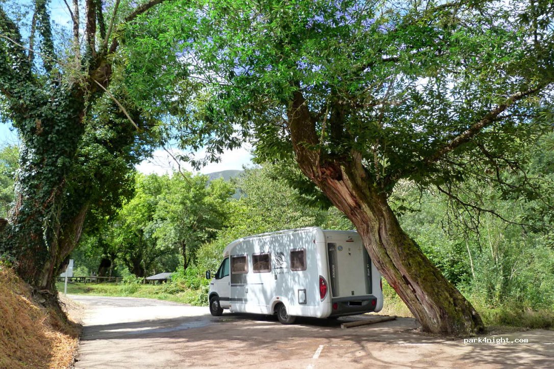 Parking Autocaravanas San Antolin de Ibias — foto