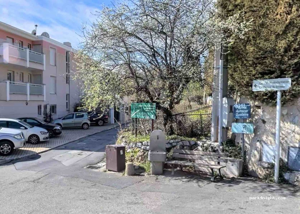 (06140) Vence - 580 Avenue Henri Giraud — foto