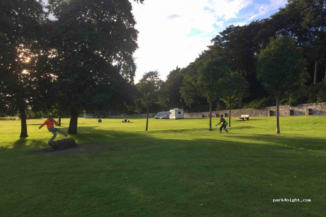(KY13 8ET) Kinross - Kirkgate — foto 2