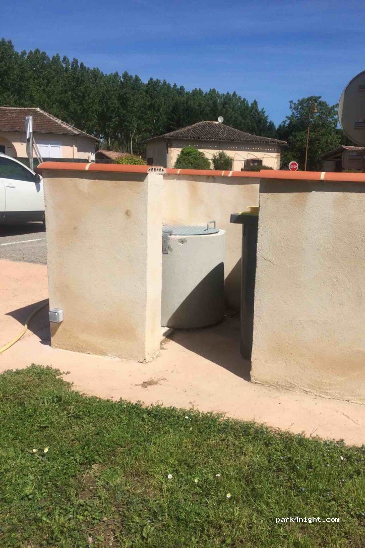 (82800) Bioule - 3 Avenue Hugues IV de Cardaillac — foto 2