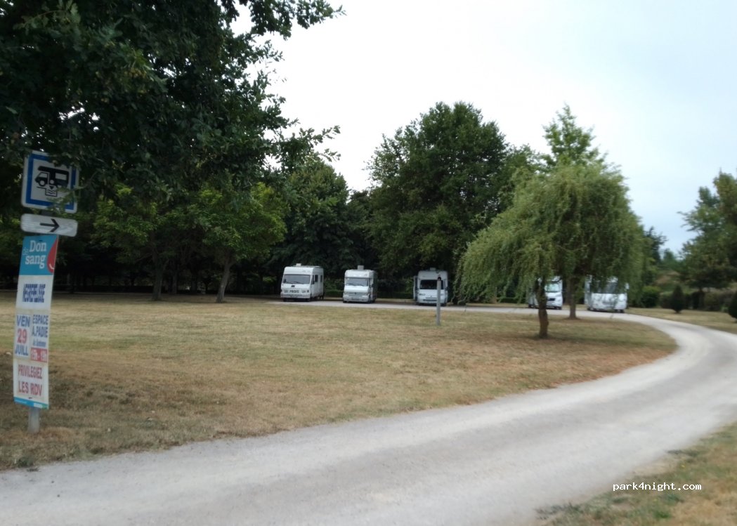 (82800) Bioule - 3 Avenue Hugues IV de Cardaillac — foto 4