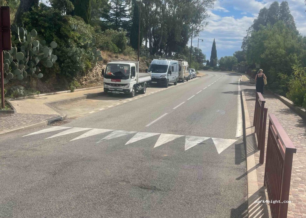 (83820) Rayol-Canadel-sur-Mer - 25 Avenue Etienne Gola — foto 3