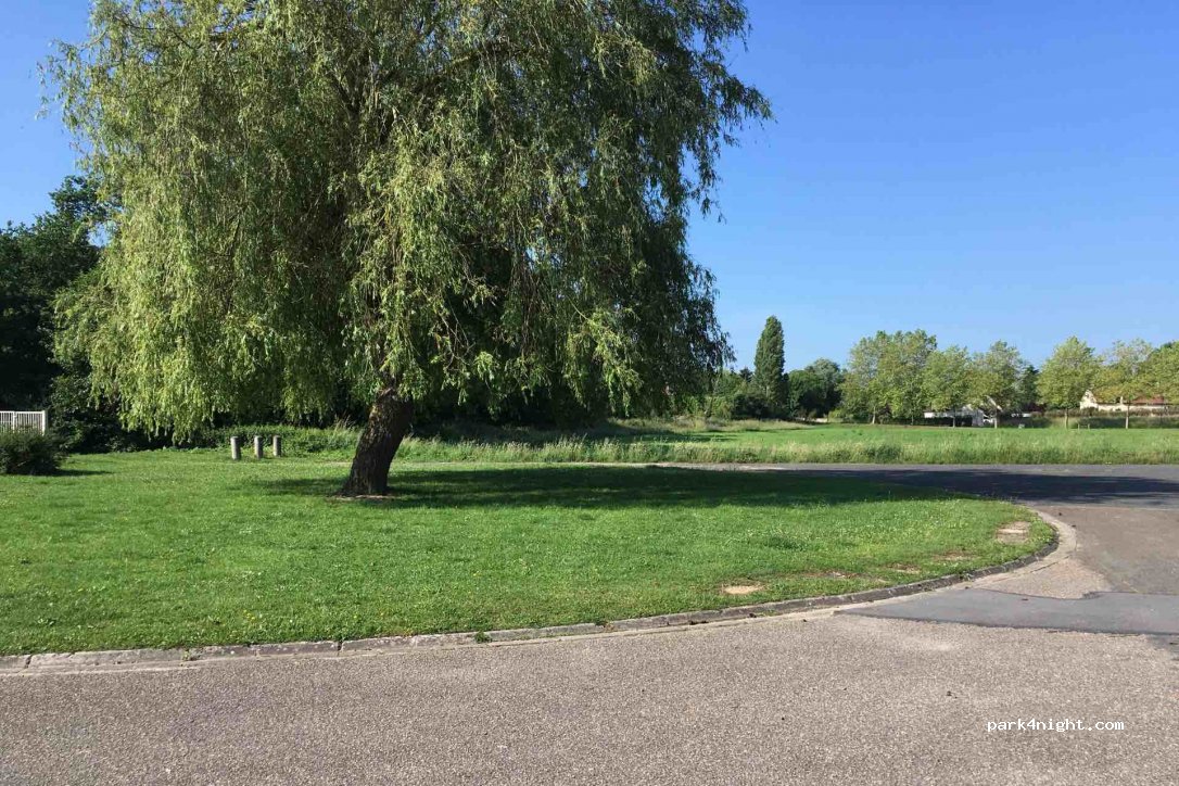 (78910) Orgerus - allée du ru fleuri — foto