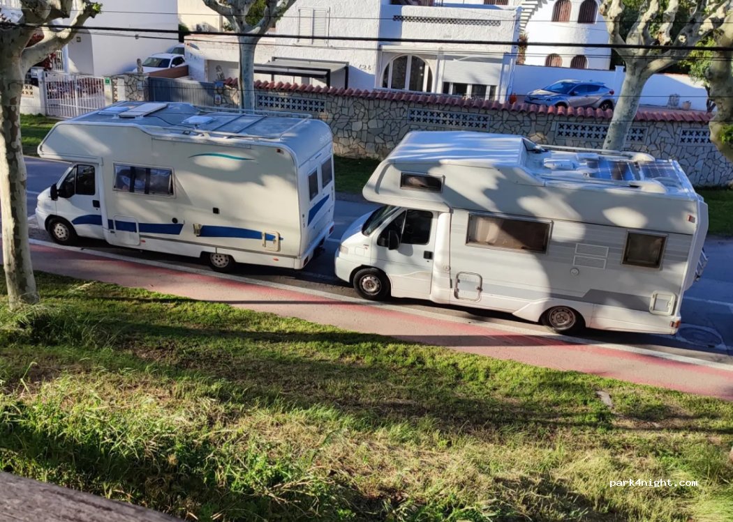 (17487) Empuriabrava - 62 Carrer Montgrí — foto