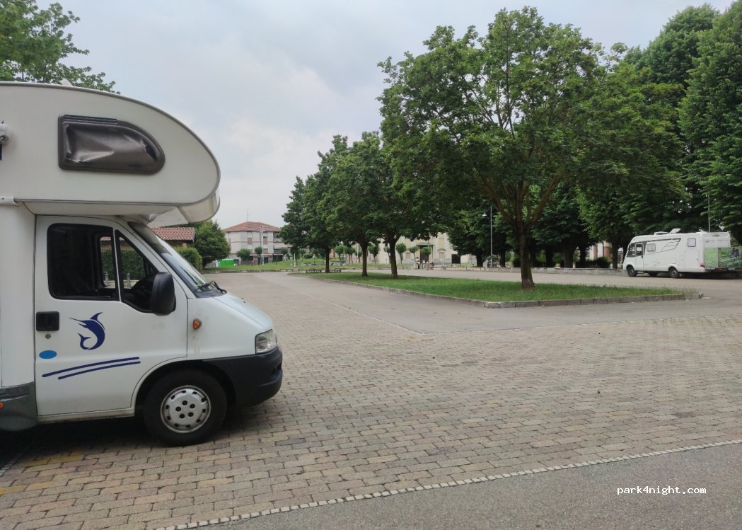 (21019) Somma Lombardo - 13 Viale dei Cipressi — foto