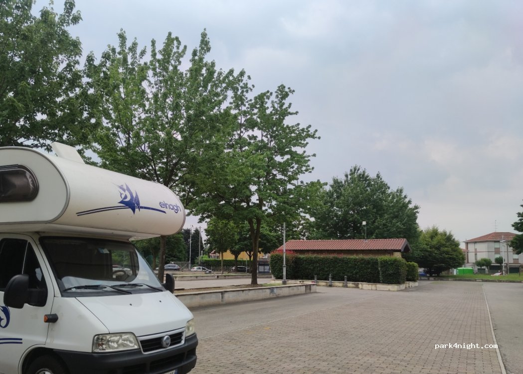 (21019) Somma Lombardo - 13 Viale dei Cipressi — foto 2