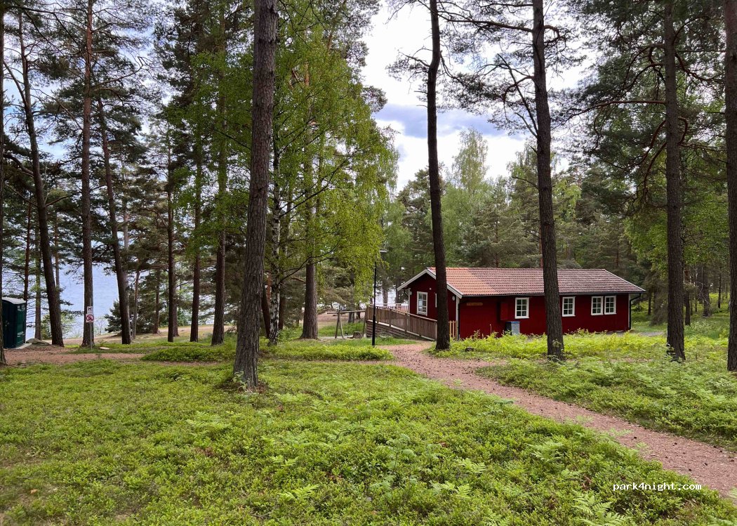 (137 97) Årsta Havsbad - 4 Torget — foto 2