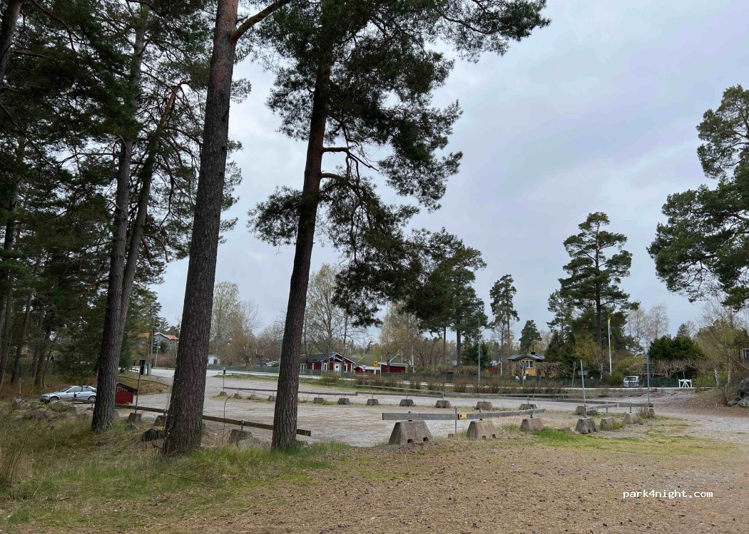 (137 97) Årsta Havsbad - 4 Torget — foto 3