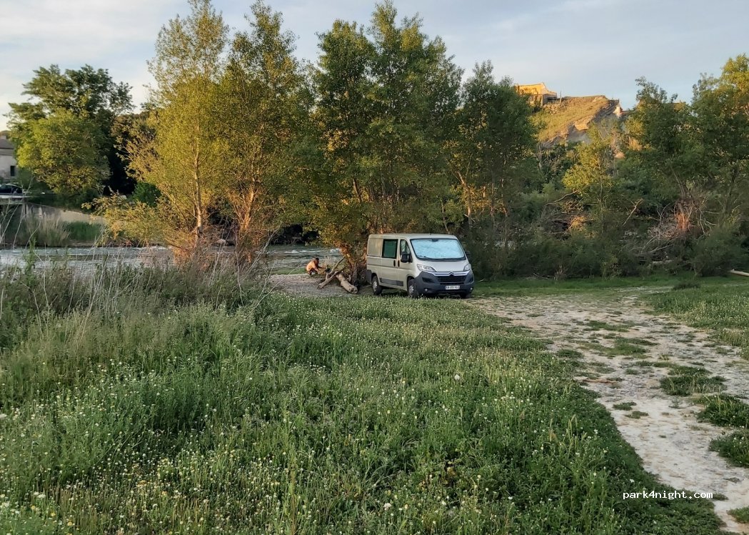 (31380) Caparroso - 56 Avenida de Navarra — foto