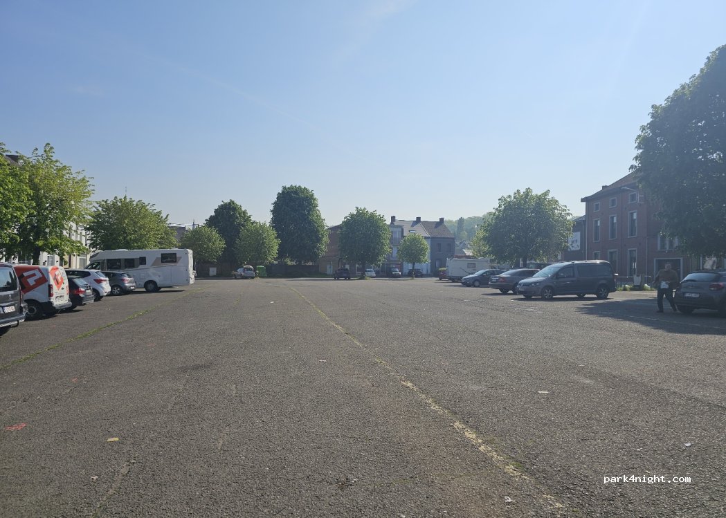 (7134) Binche - Pl. de Leval — foto