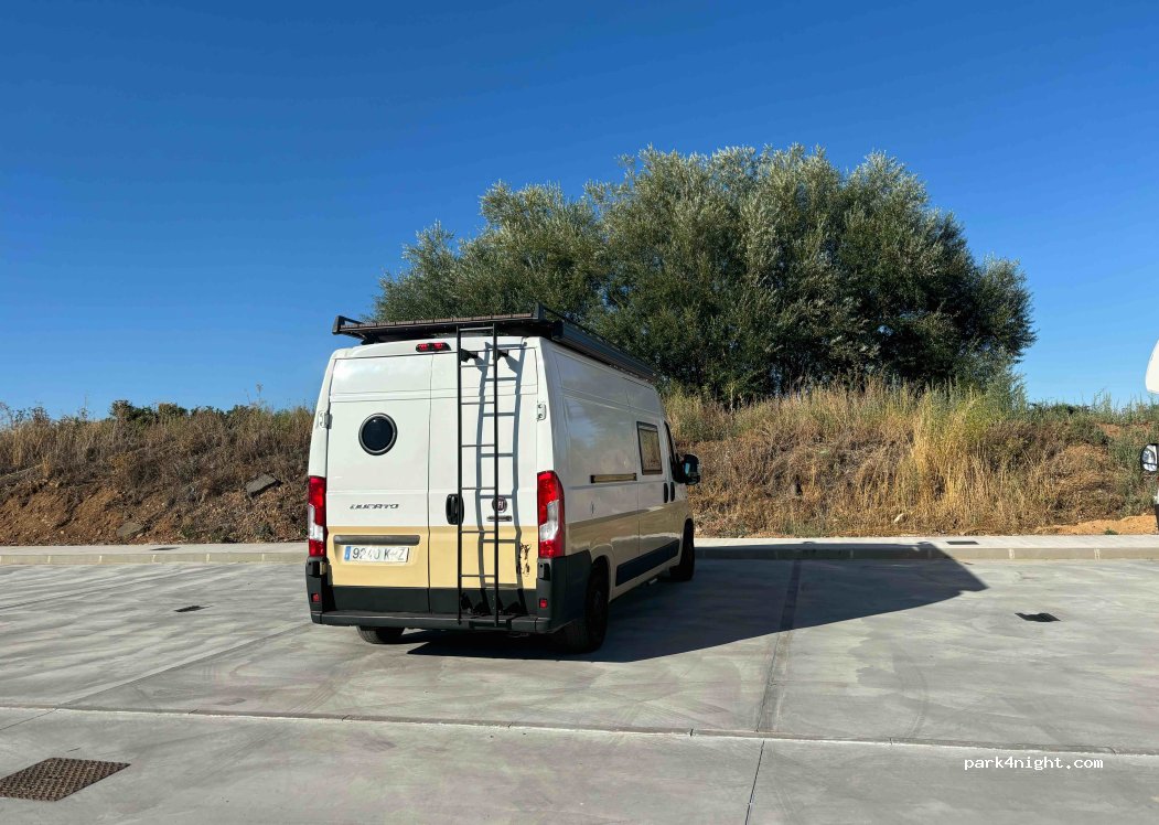 Parking de caravanas de Villamañan — foto 4