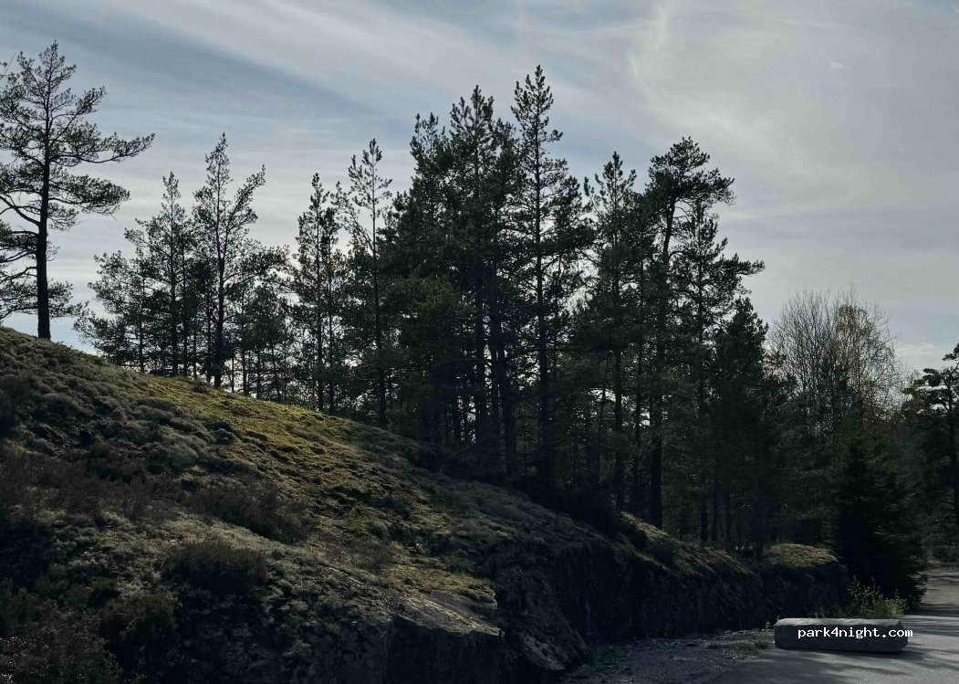 (141 32) Huddinge - 6 Häggstavägen — foto