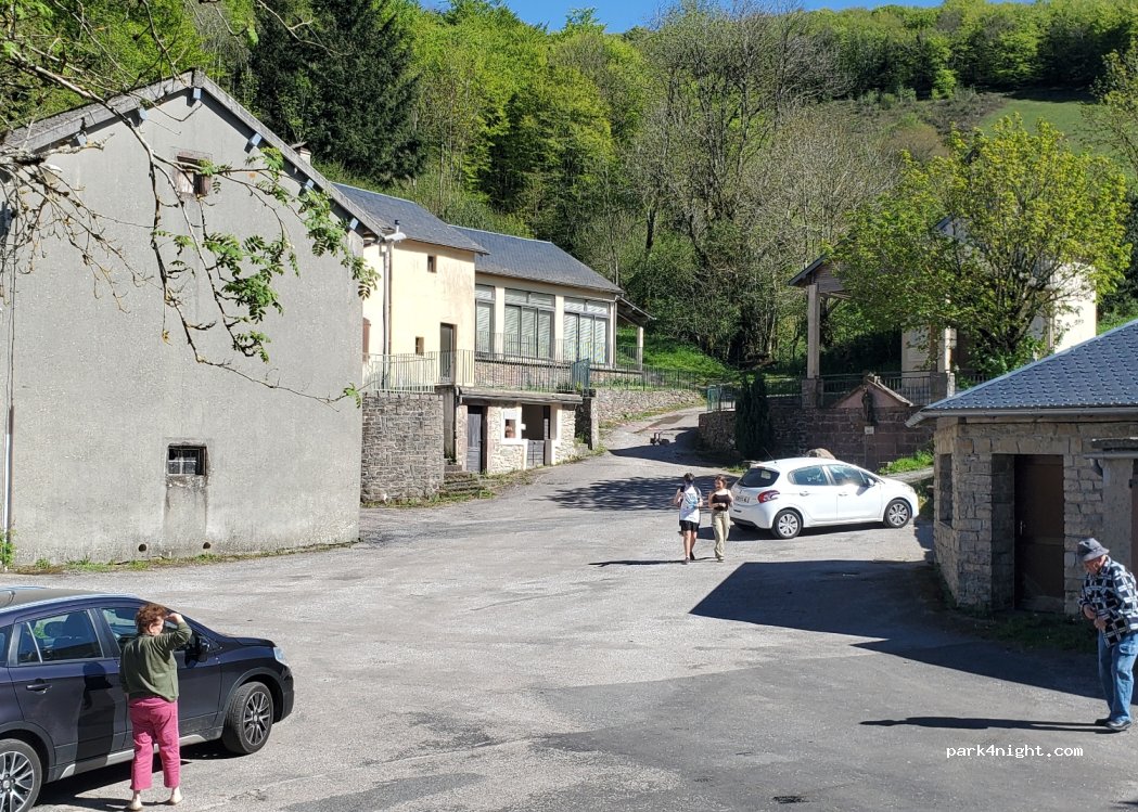 (12360) Peux-et-Couffouleux - D109 — foto