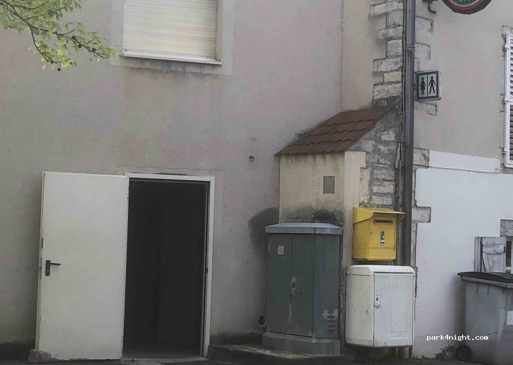 (25110) Baume-les-Dames - 2 Place Saint-Martin — foto