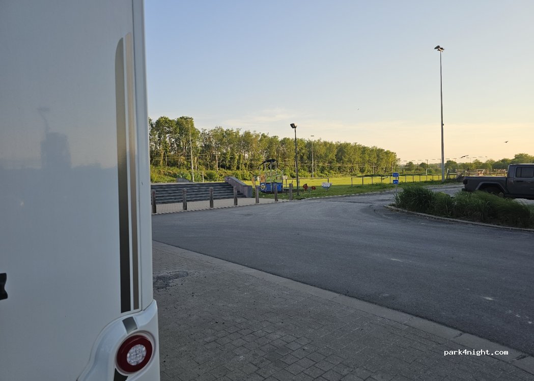 (7070) Le Rœulx - 5 Allée des Sports — foto