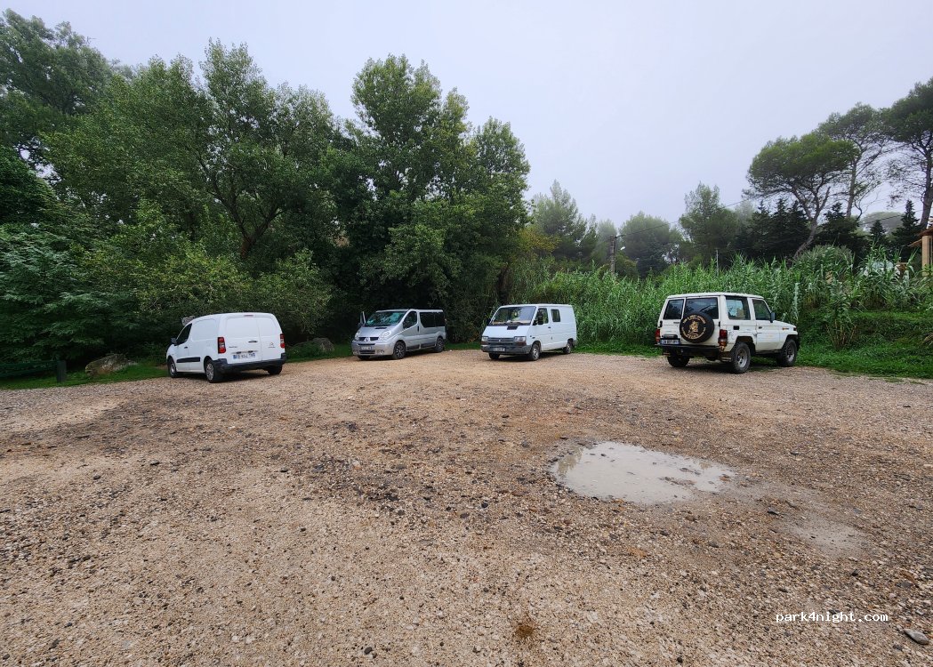 (13550) Noves - 115 Chemin de la Prise d'Eau — foto 2