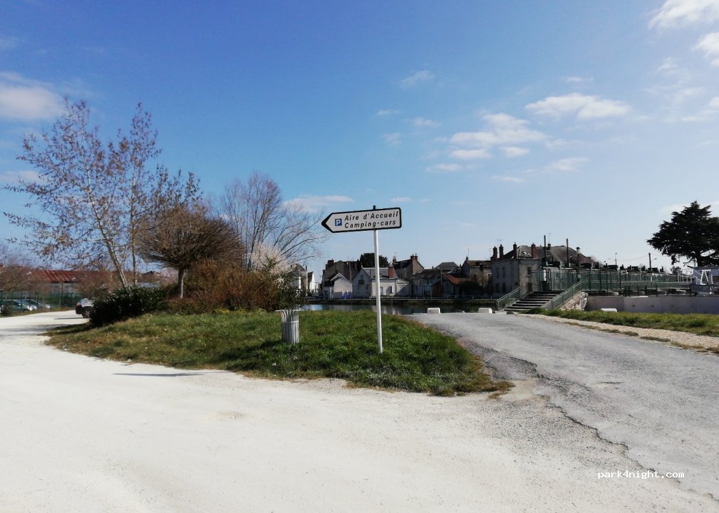 (18100) Vierzon - 1-3 Rue de la Piscine — foto 2