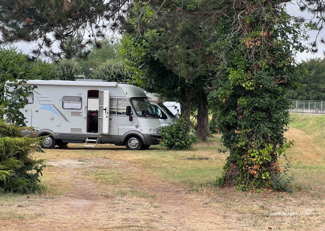 (18100) Vierzon - 1-3 Rue de la Piscine — foto 3