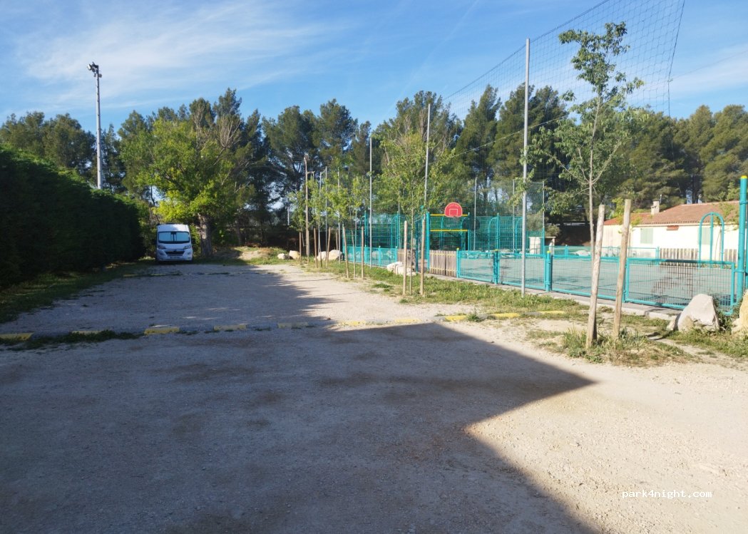 (13111) Coudoux - 75 Allée du Stade — foto
