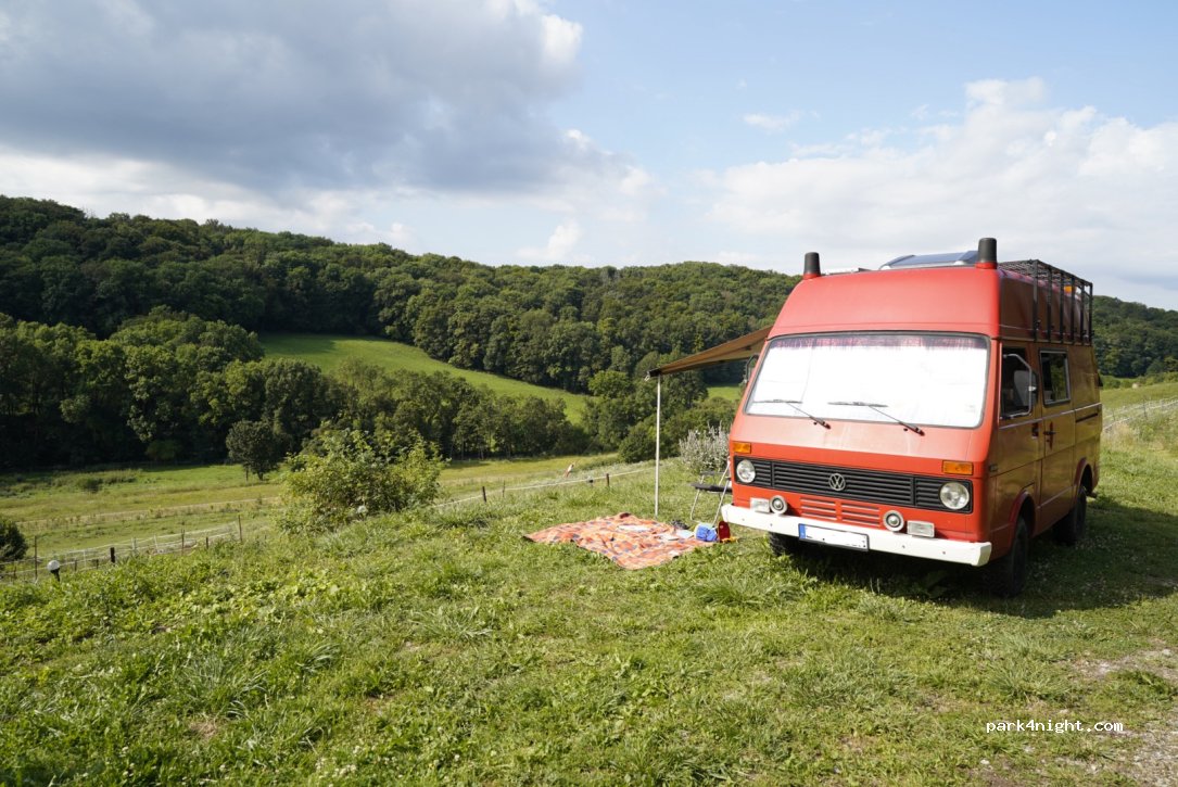 Camping mit Blick ins Tal — foto