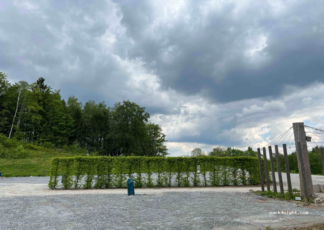 Öffentlicher Wohnmobilstellplatz auf dem Geyersberg — foto
