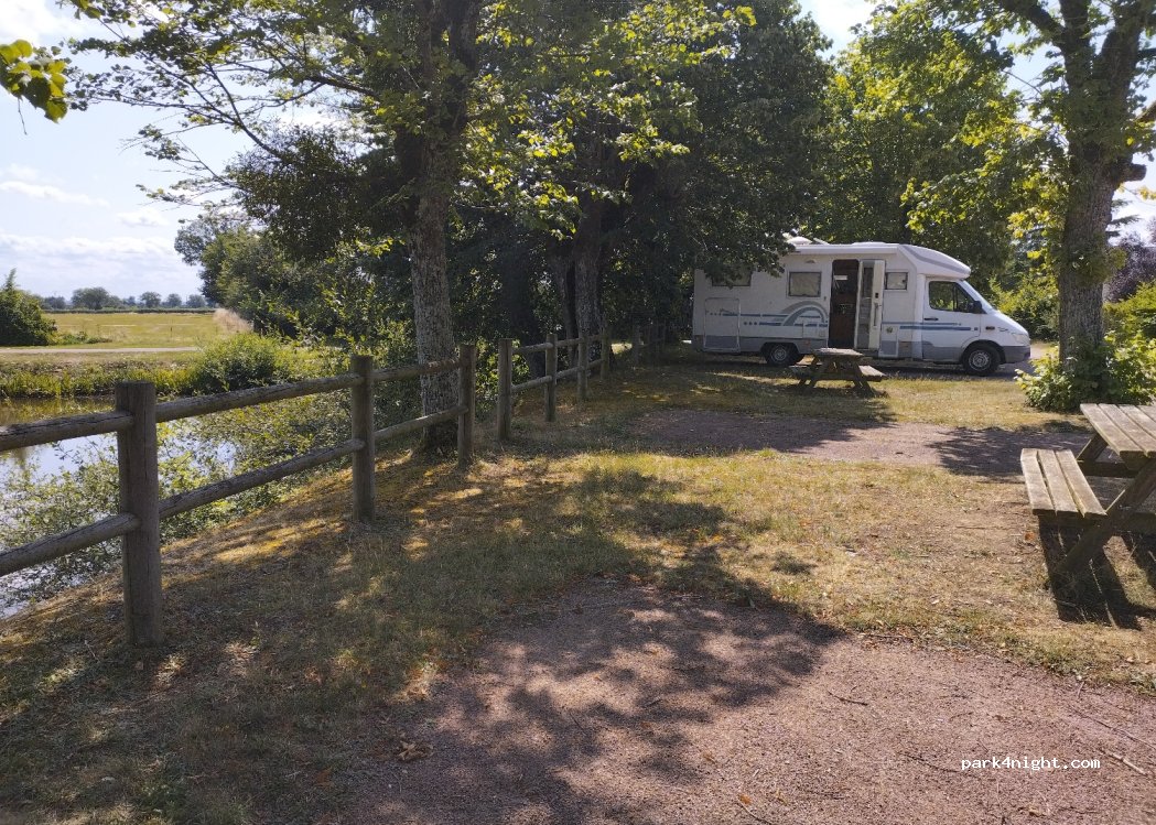 (03160) Saint-Léopardin-d'Augy - Les Bonnins — foto 2