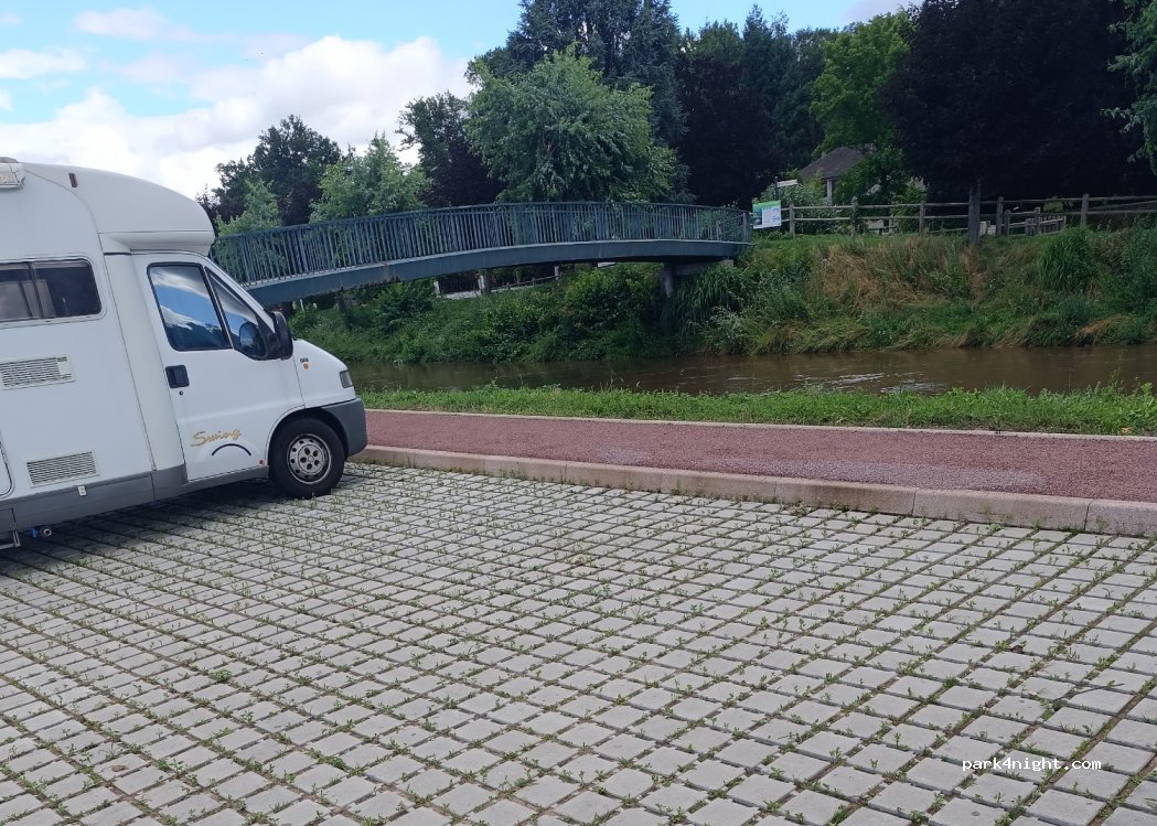Terrain de Camping-Cars de Lapalisse — foto