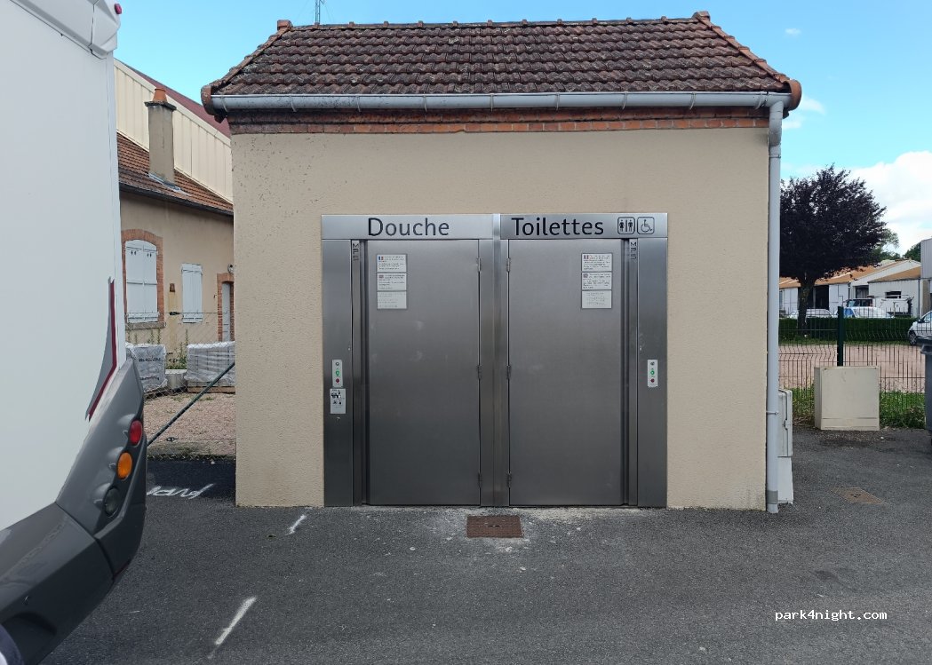 Terrain de Camping-Cars de Lapalisse — foto 2