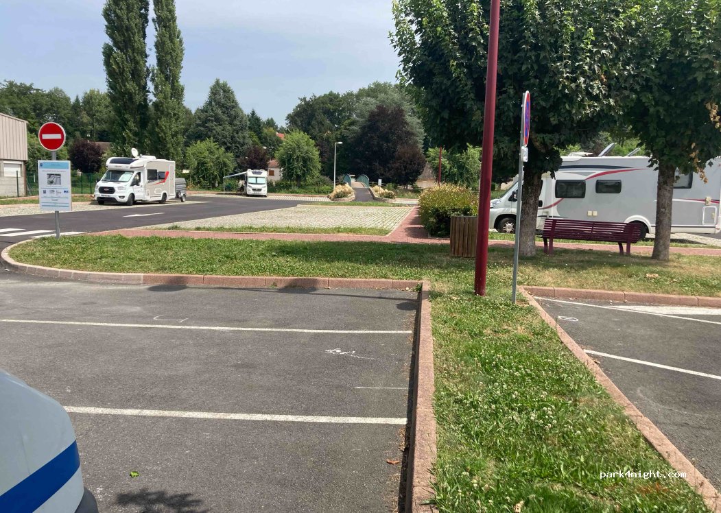 Terrain de Camping-Cars de Lapalisse — foto 3