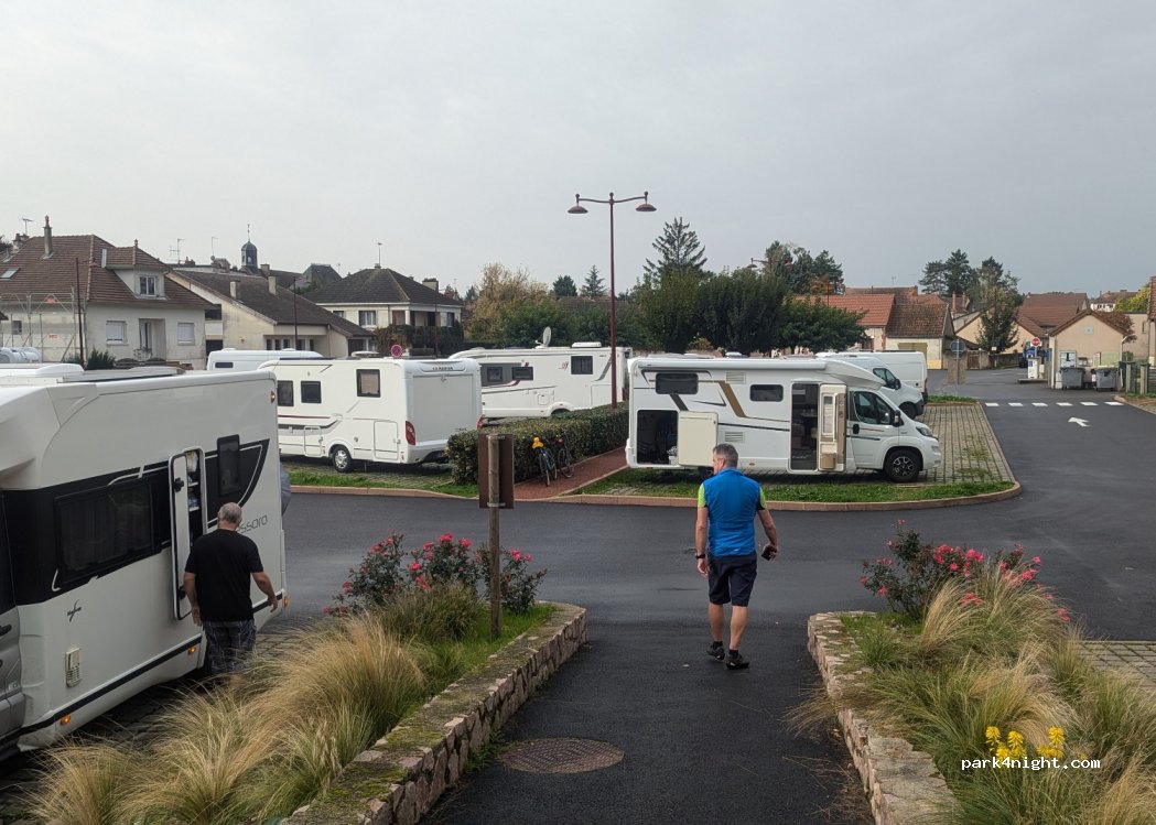 Terrain de Camping-Cars de Lapalisse — foto 4