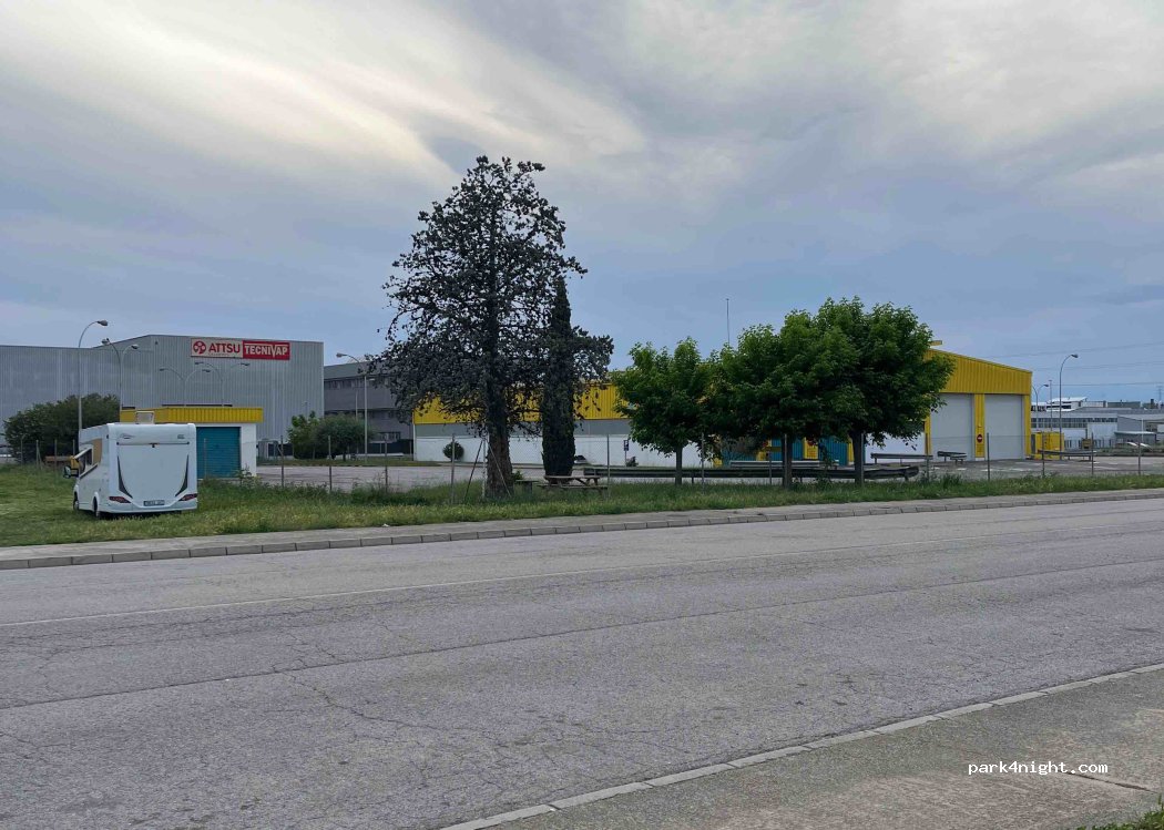 (17460) Celrà - 176 Carretera de Palamós — foto 2