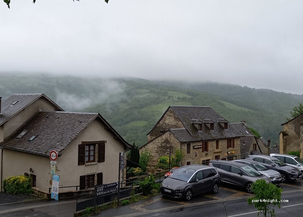(12500) Castelnau-de-Mandailles - 6 Place du Calvaire — foto 3