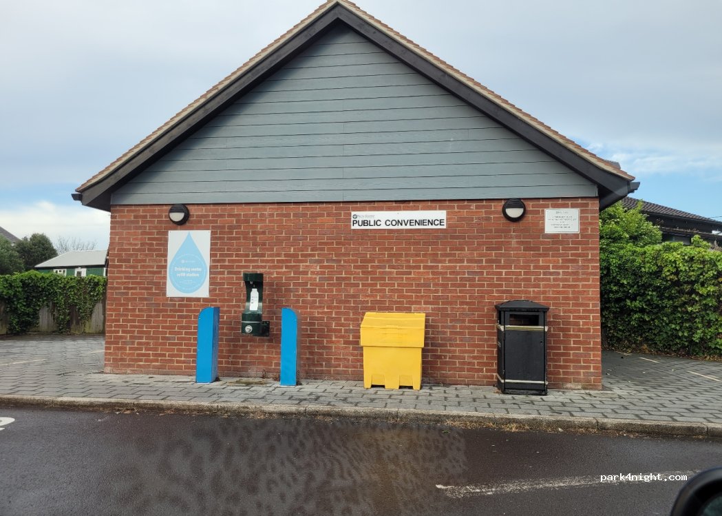(SO41 0QD) Milford on Sea - 72 High Street — foto