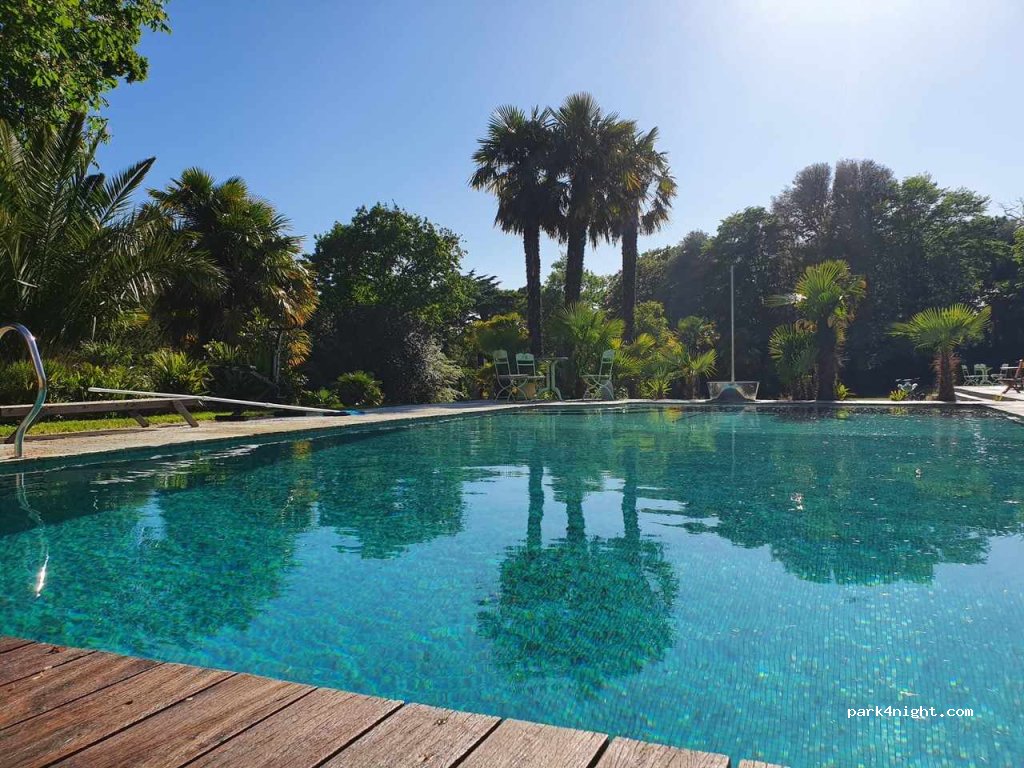 Camping chez l'habitant, parc à 800m de la plage — foto 2
