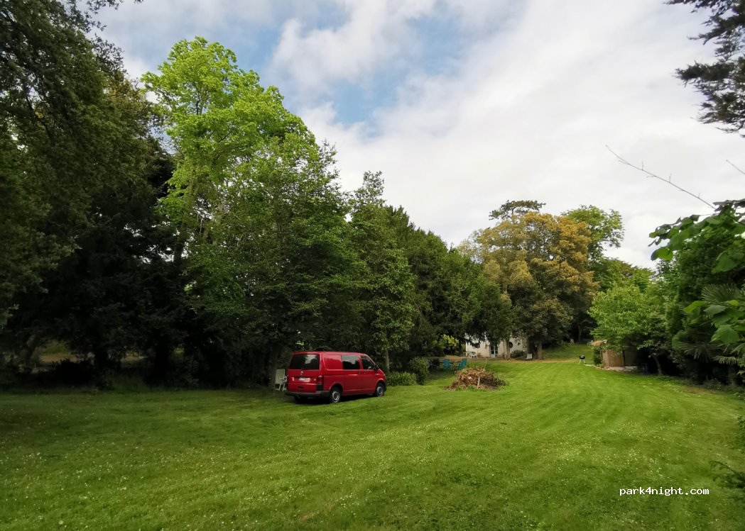 Camping chez l'habitant, parc à 800m de la plage — foto 4