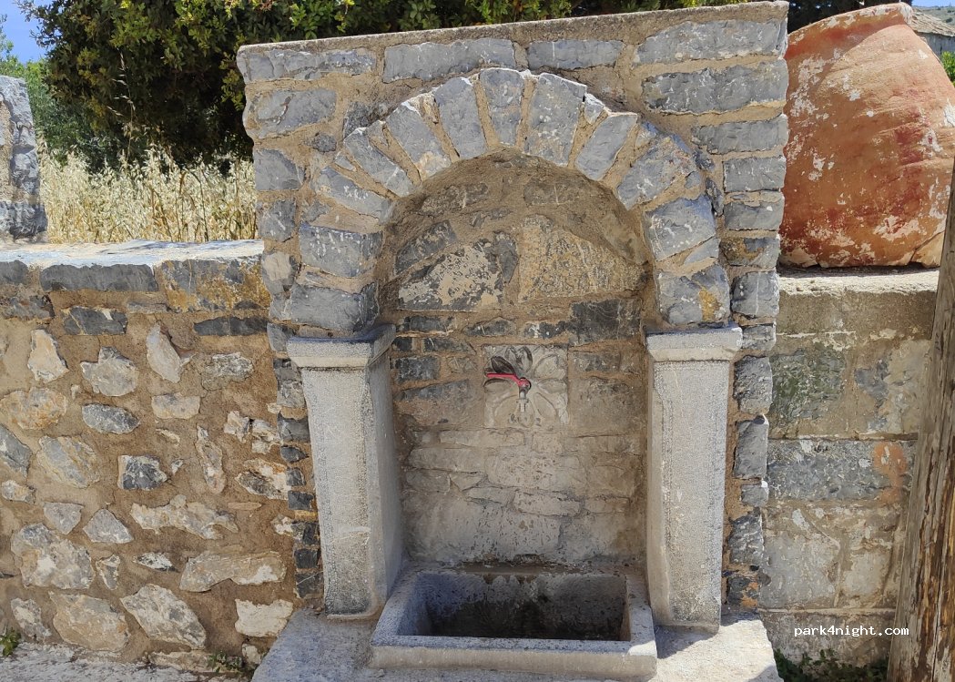 (821 02) Mesta - Unnamed Road — foto