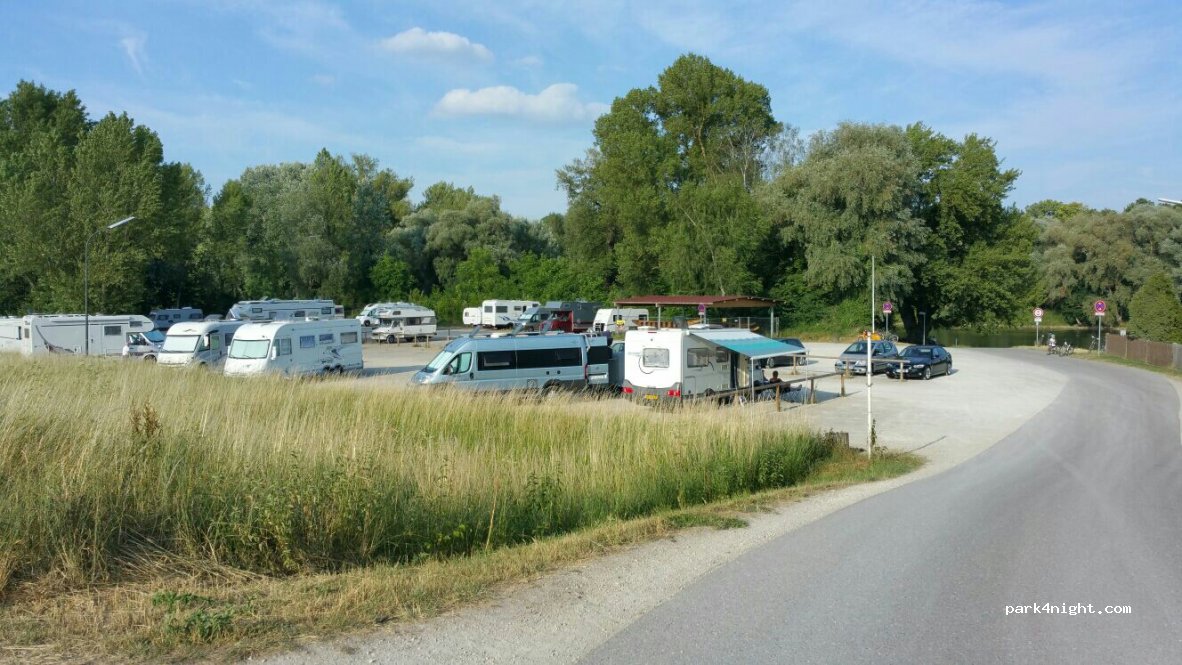 Wohnmobilstellplatz Schlösselwiese — foto
