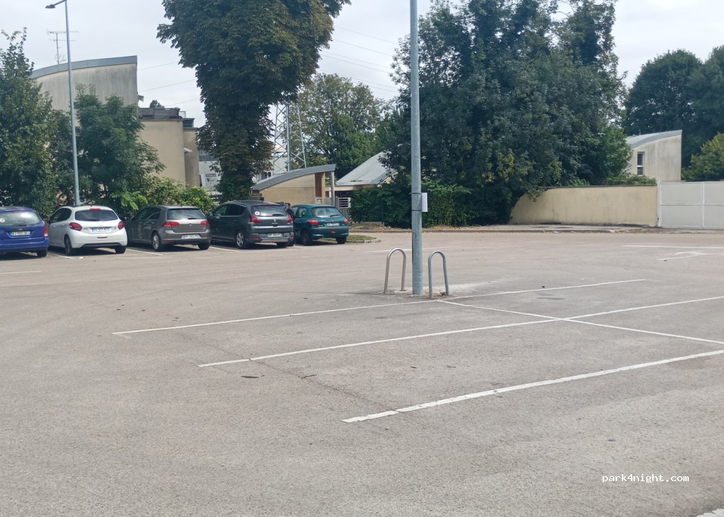 (10000) Troyes - 24 Rue Louis Morin — foto 3