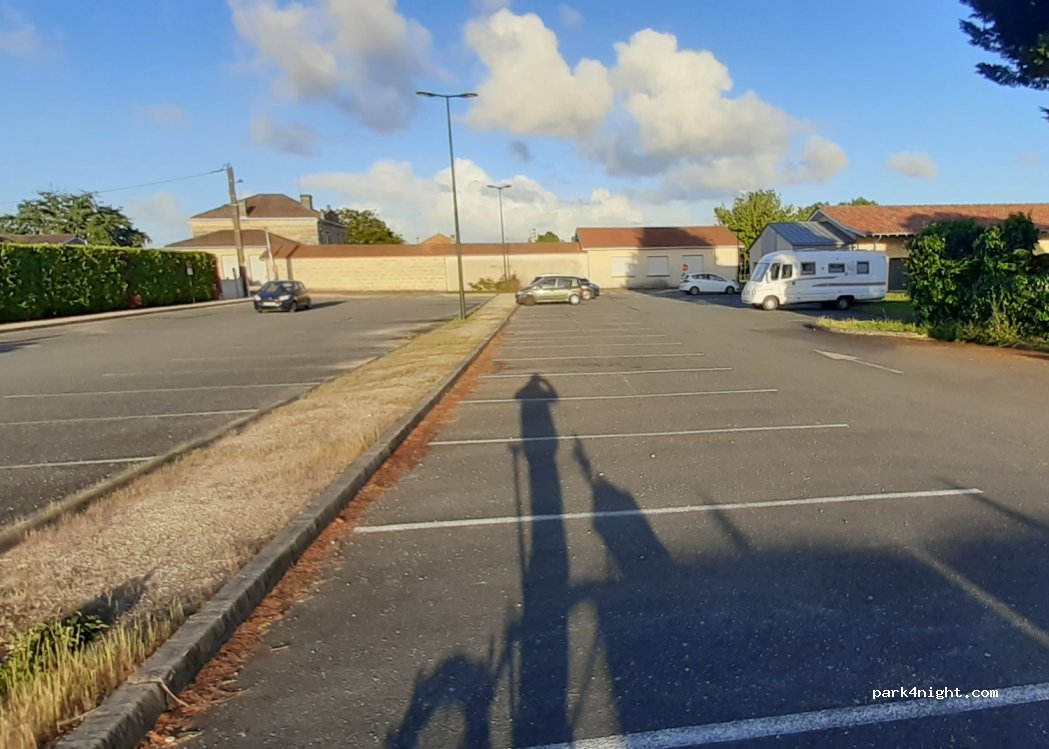 (33240) Val-de-Virvée - 1 Rue des Écoles — foto