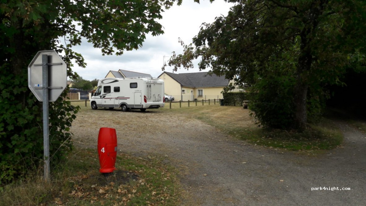 (53140) Saint-Cyr-en-Pail - N12 — foto