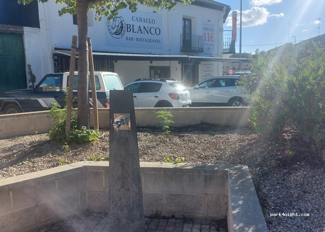 (50740) Fuentes de Ebro - 31 Paseo del Justicia — foto