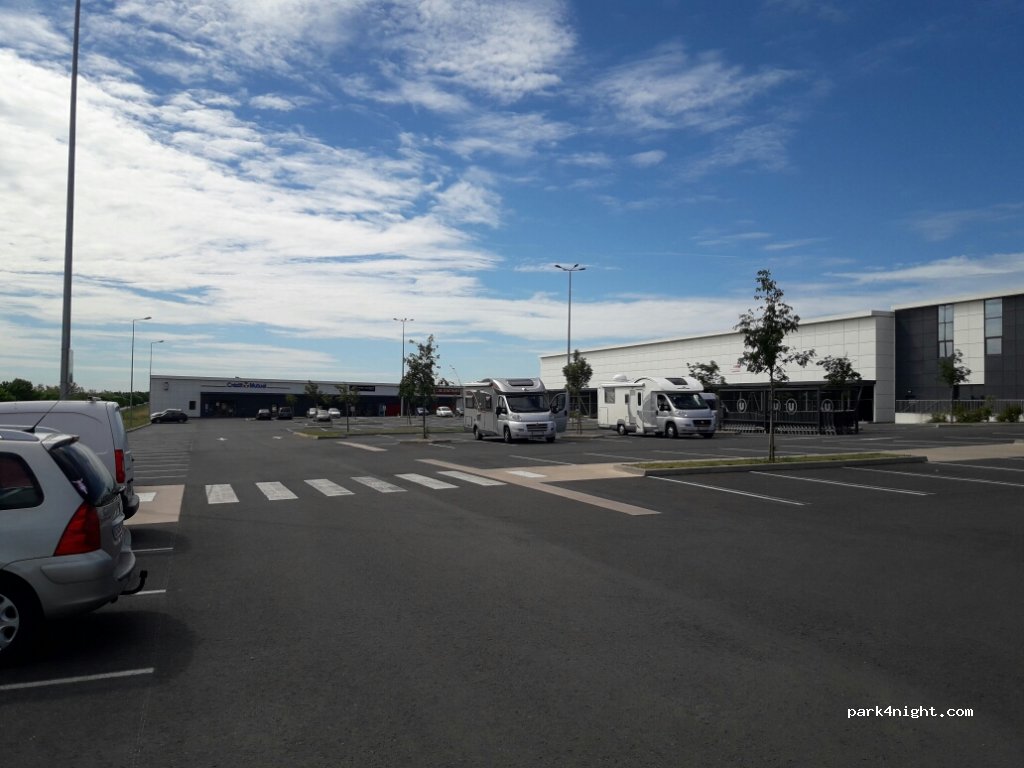 (86170) Neuville-de-Poitou - D347 — foto 2