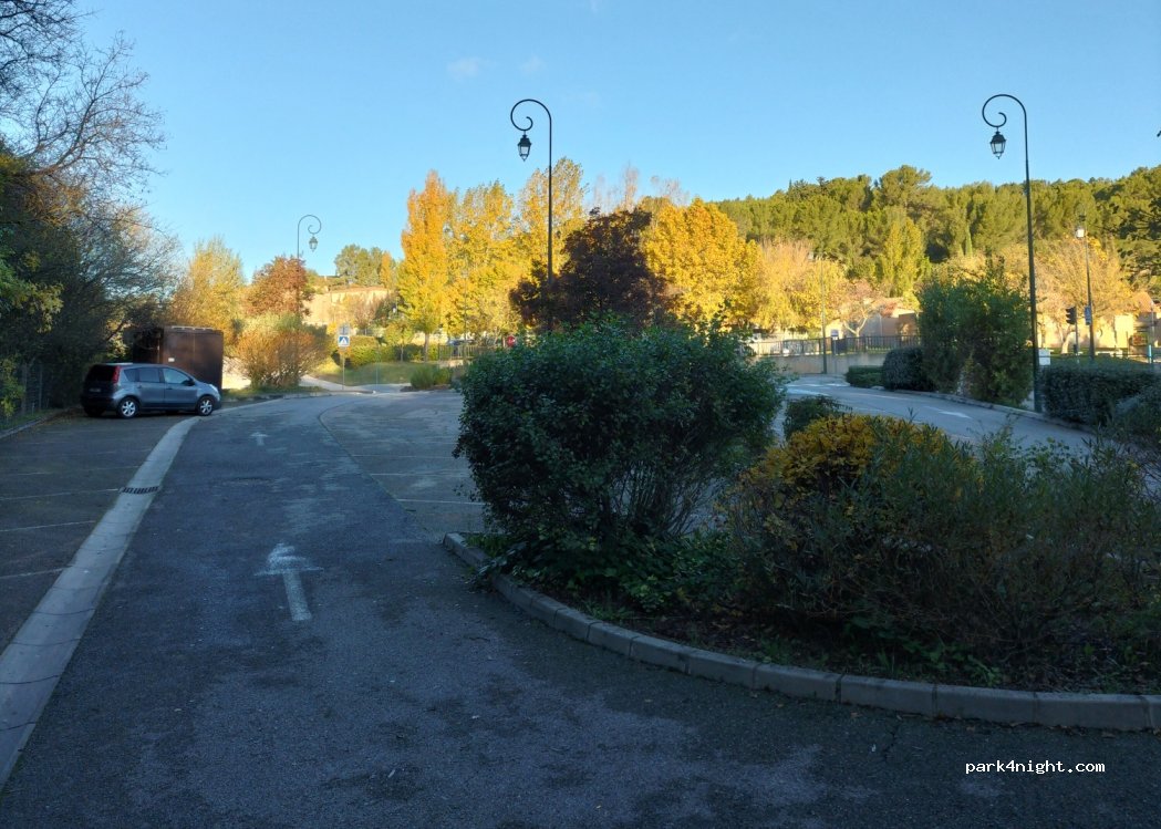 (13100) Le Tholonet - Allée Louis Philibert — foto