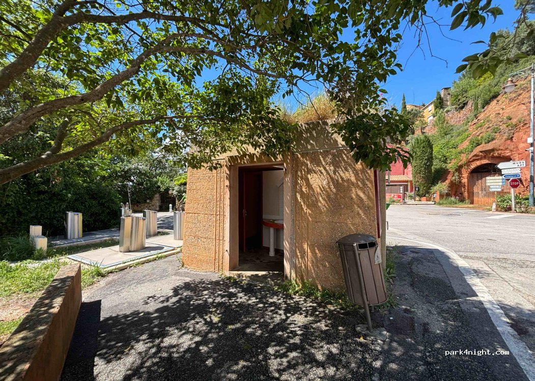 (84220) Roussillon - 43 Route de Gordes — foto
