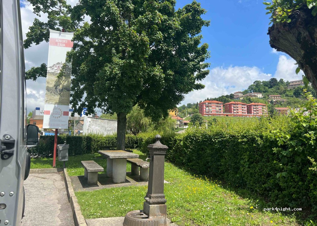 (12065) Monforte d'Alba - 52 Strada Provinciale 57 — foto