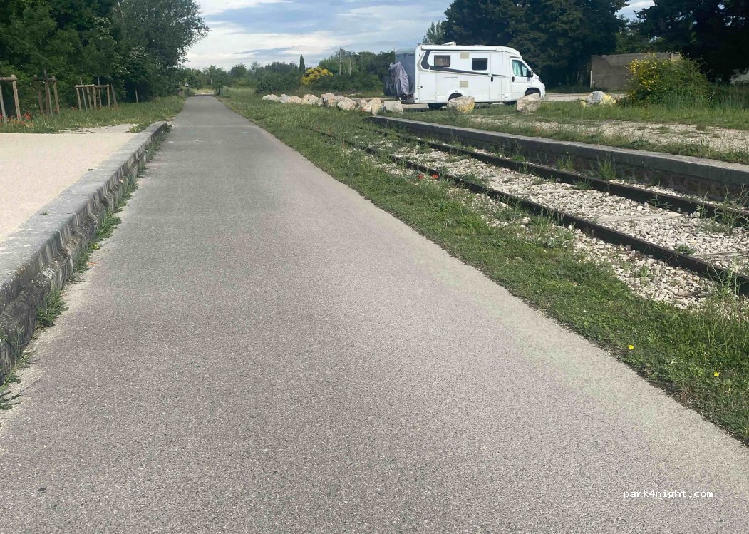 (84150) Jonquières - 2 Rue du Petit Pont — foto