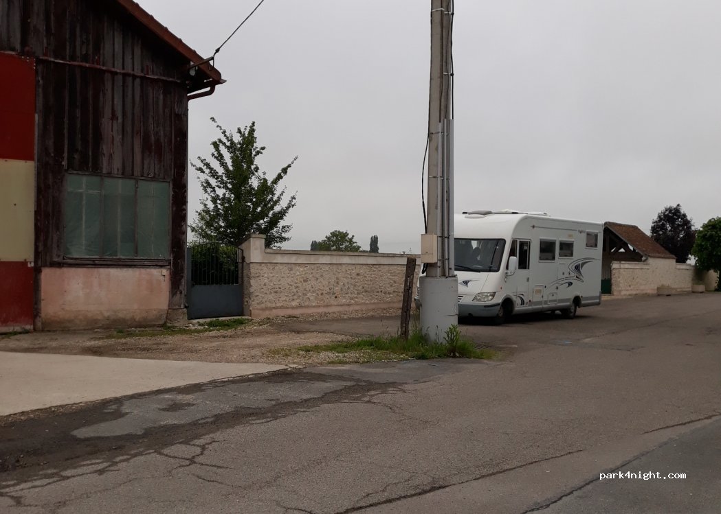 (77970) Jouy-le-Châtel - 1 Rue du Cimetière — foto